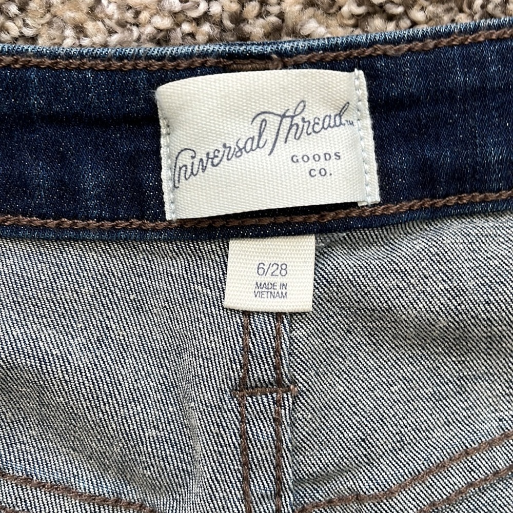 Universal Thread Denim High Rise MIDI Short, 6/28 - Picture 2 of 3